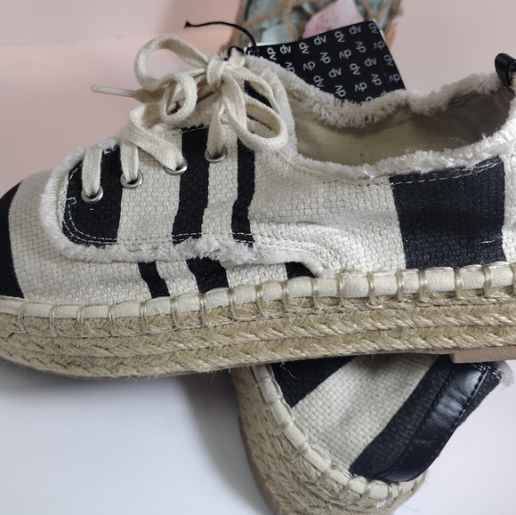 DV by Dolce Vita "Roxie" Platform Canvas Sneakers Striped New w/Tags - Picture 6 of 14